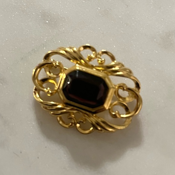 Vintage Gold Tone Amethyst Purple Glass Stone Brooch Pin - Picture 4 of 12